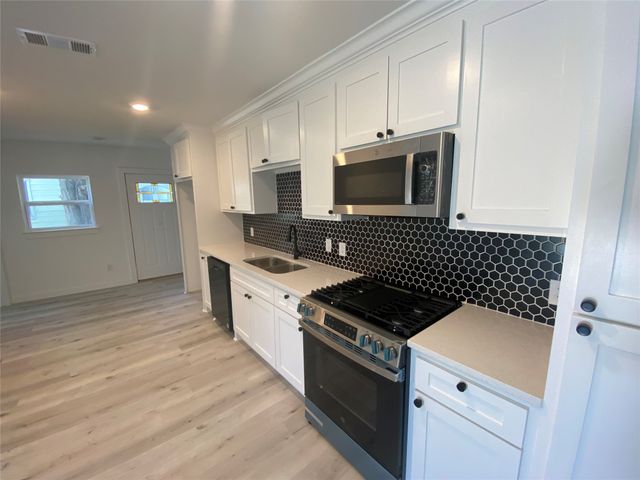 2323 Volga Avenue, Dallas, TX 75216