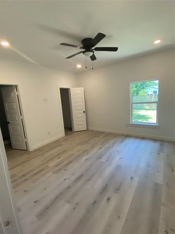 2323 Volga Avenue, Dallas, TX 75216