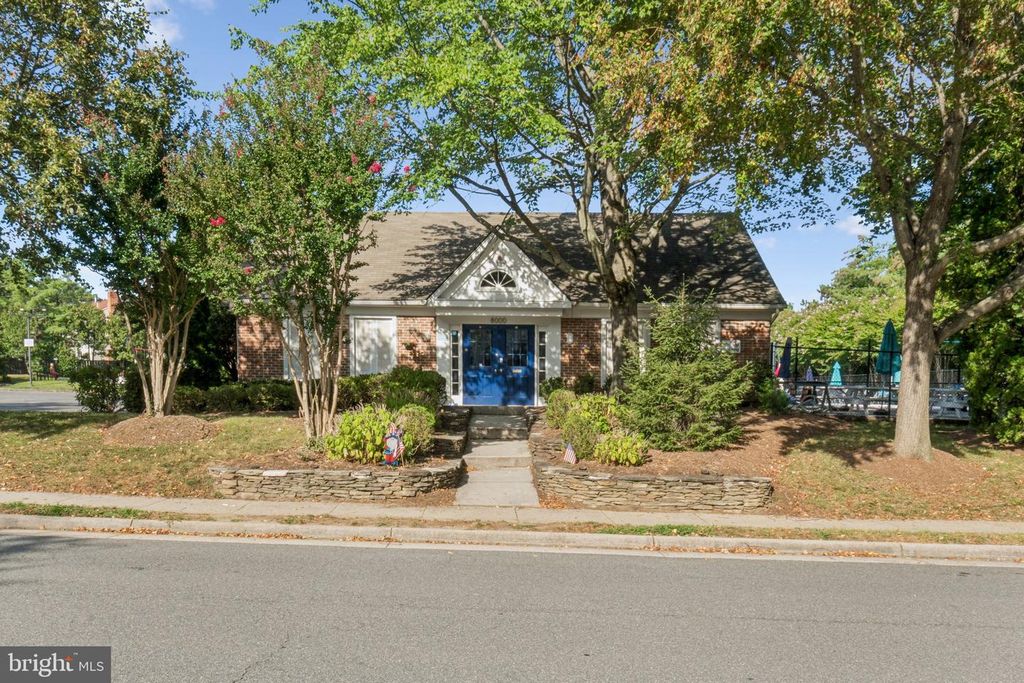 6575 OLD CARRIAGE DR, Alexandria, VA 22315