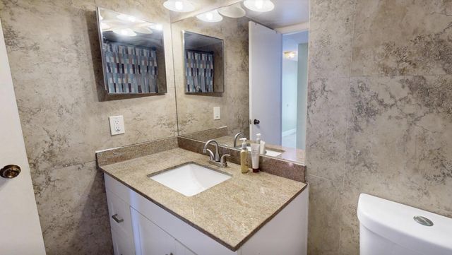 3511 INVERRARY Drive 208, Lauderhill, FL 33319