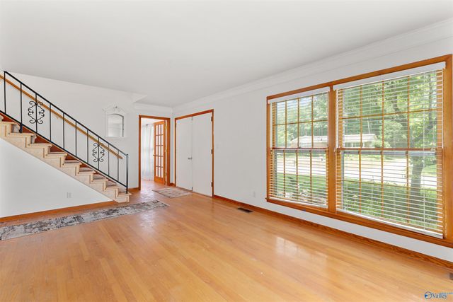 11203 Maplecrest Drive SE, Huntsville, AL 35803