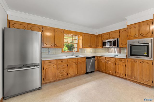11203 Maplecrest Drive SE, Huntsville, AL 35803