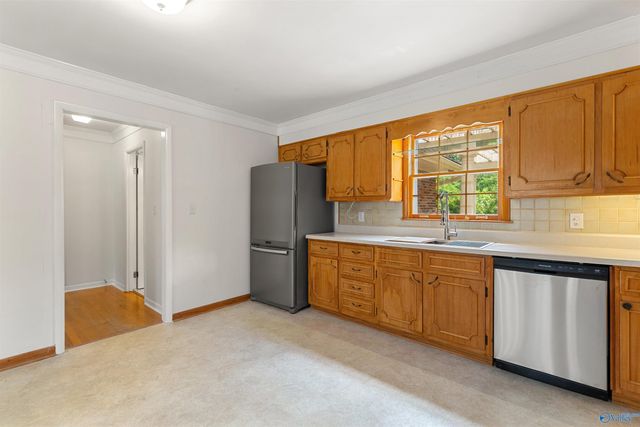 11203 Maplecrest Drive SE, Huntsville, AL 35803