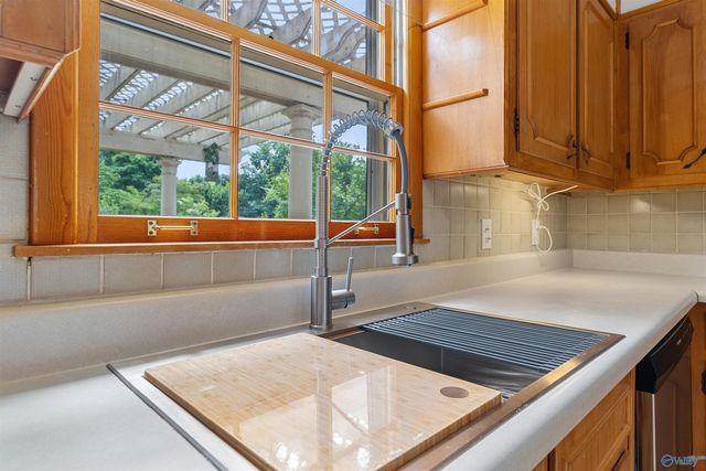11203 Maplecrest Drive SE, Huntsville, AL 35803