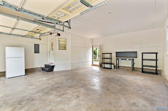 11203 Maplecrest Drive SE, Huntsville, AL 35803