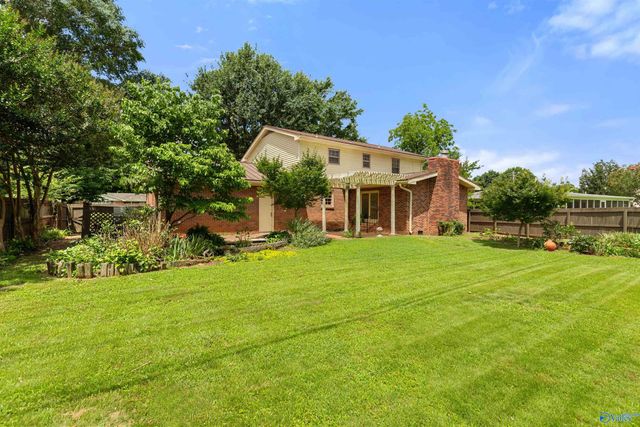 11203 Maplecrest Drive SE, Huntsville, AL 35803