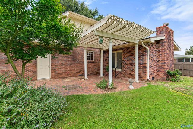 11203 Maplecrest Drive SE, Huntsville, AL 35803