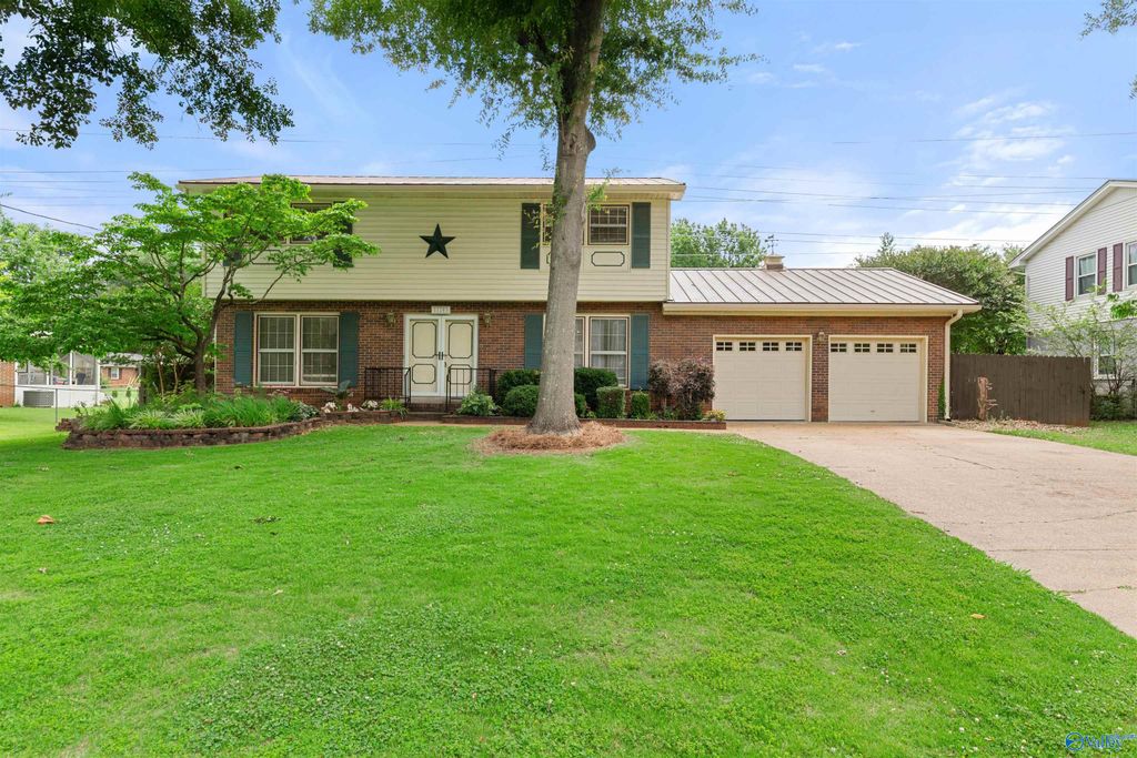 11203 Maplecrest Drive SE, Huntsville, AL 35803