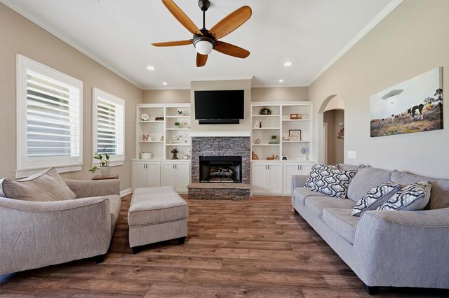 662 Preakness Place Road, Van Alstyne, TX 75495