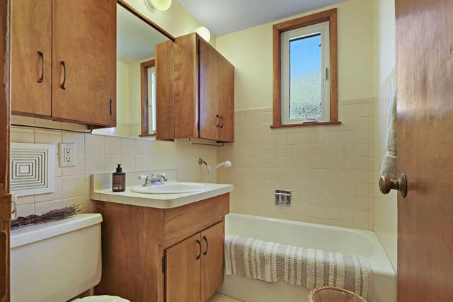 1632 Michigan BOULEVARD, Racine, WI 53402