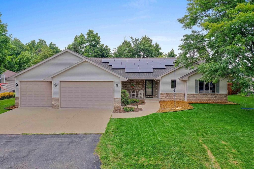 W5132 BLUE HERON COURT, Sherwood, WI 54169
