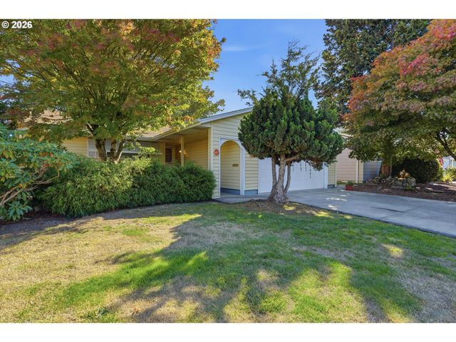2000 KING Way, Woodburn, OR 97071
