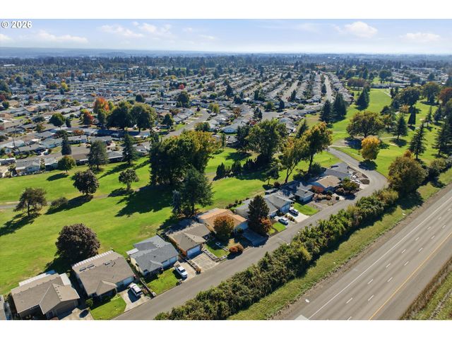 2000 KING Way, Woodburn, OR 97071