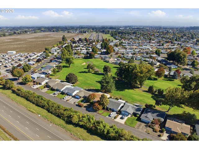 2000 KING Way, Woodburn, OR 97071