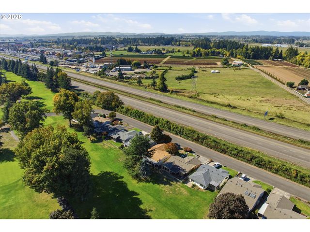 2000 KING Way, Woodburn, OR 97071