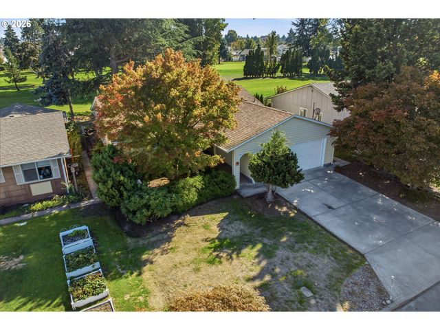2000 KING Way, Woodburn, OR 97071