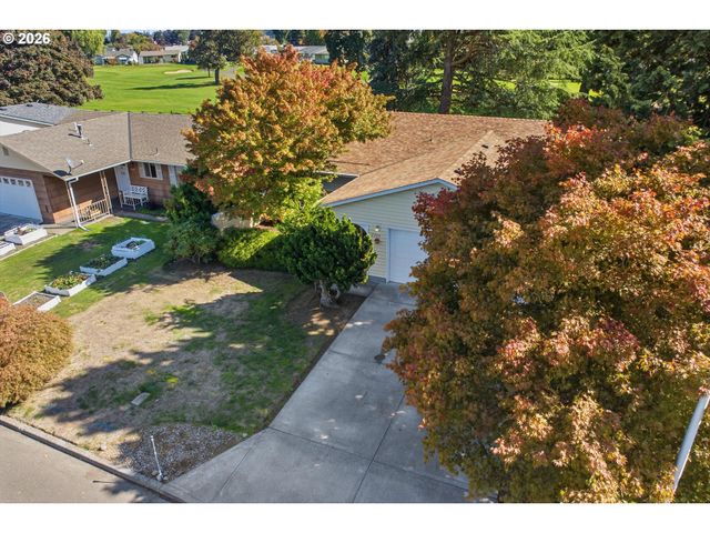 2000 KING Way, Woodburn, OR 97071