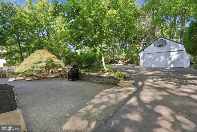 8210 FAIRVIEW RD, Elkins Park, PA 19027