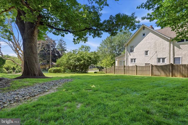 8210 FAIRVIEW RD, Elkins Park, PA 19027