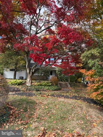 8210 FAIRVIEW RD, Elkins Park, PA 19027