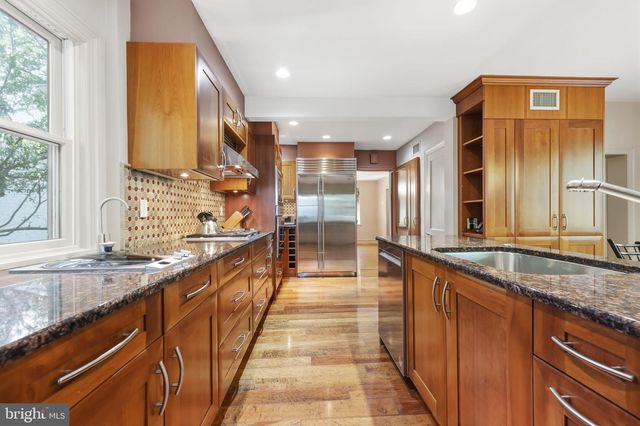 8210 FAIRVIEW RD, Elkins Park, PA 19027
