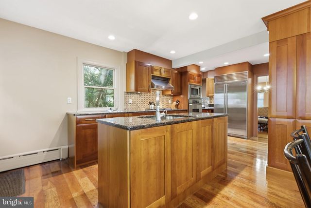 8210 FAIRVIEW RD, Elkins Park, PA 19027