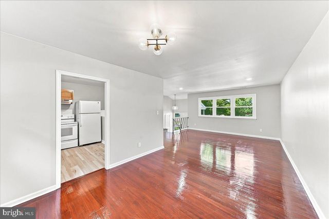 42 THORNHOLLOW RD, Newark, DE 19711