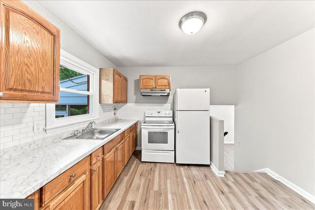 42 THORNHOLLOW RD, Newark, DE 19711