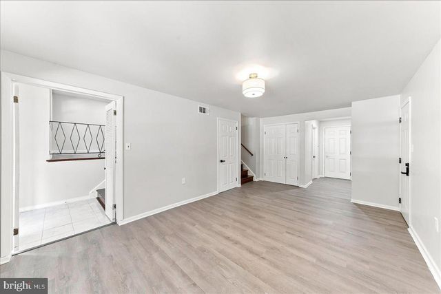 42 THORNHOLLOW RD, Newark, DE 19711