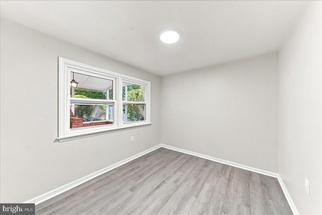 42 THORNHOLLOW RD, Newark, DE 19711