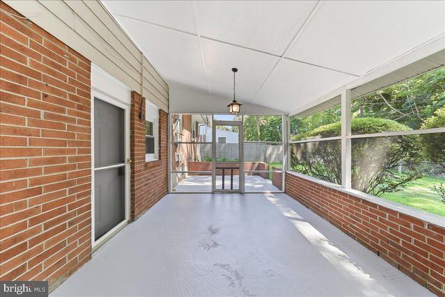42 THORNHOLLOW RD, Newark, DE 19711