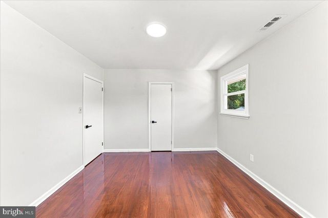 42 THORNHOLLOW RD, Newark, DE 19711