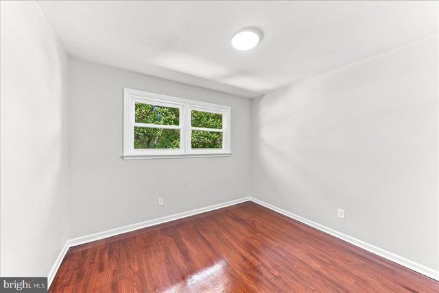 42 THORNHOLLOW RD, Newark, DE 19711