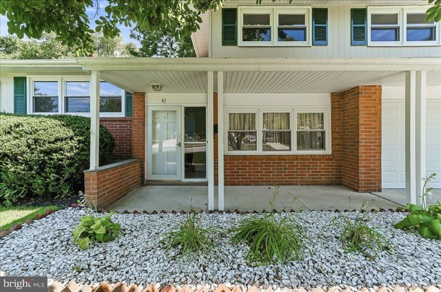 42 THORNHOLLOW RD, Newark, DE 19711