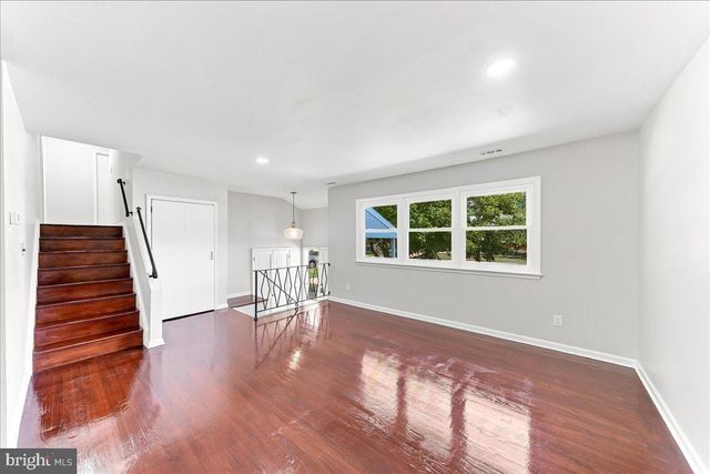 42 THORNHOLLOW RD, Newark, DE 19711