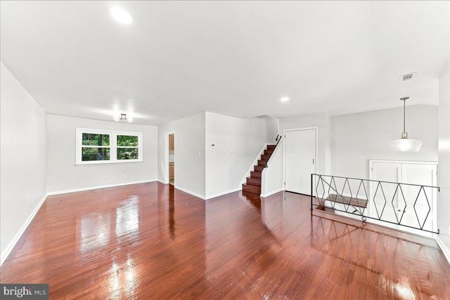 42 THORNHOLLOW RD, Newark, DE 19711