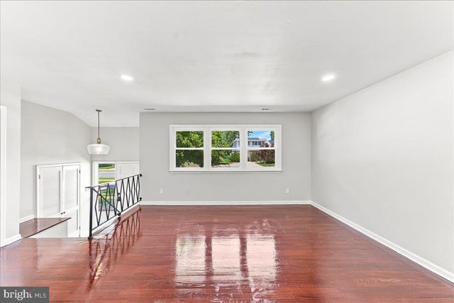 42 THORNHOLLOW RD, Newark, DE 19711