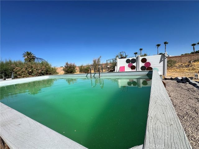 20284 Majestic Drive, Apple Valley, CA 92308