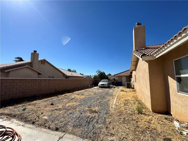 20284 Majestic Drive, Apple Valley, CA 92308