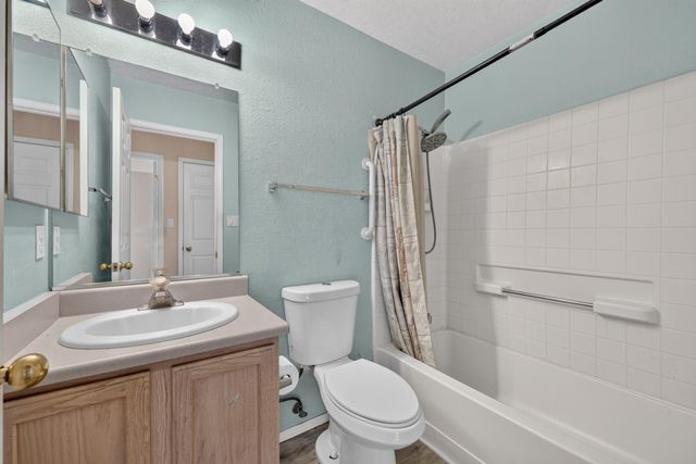 4427 Barrett Avenue NW, Albuquerque, NM 87114