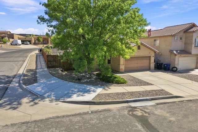 4427 Barrett Avenue NW, Albuquerque, NM 87114