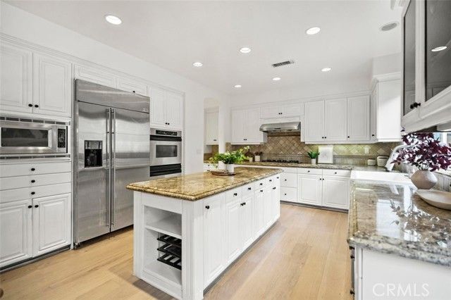 33 Modesto, Irvine, CA 92602