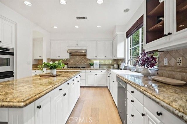 33 Modesto, Irvine, CA 92602