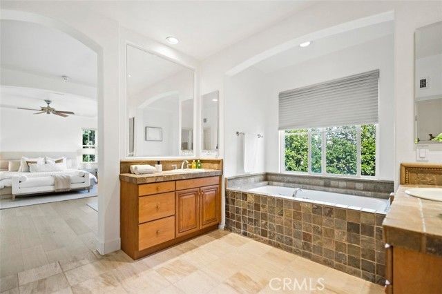 33 Modesto, Irvine, CA 92602