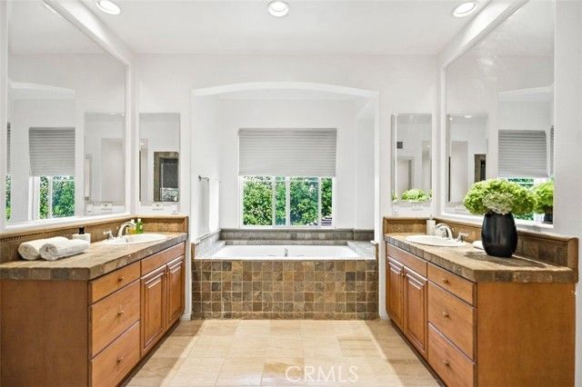 33 Modesto, Irvine, CA 92602