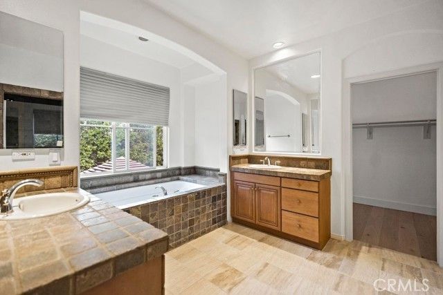 33 Modesto, Irvine, CA 92602