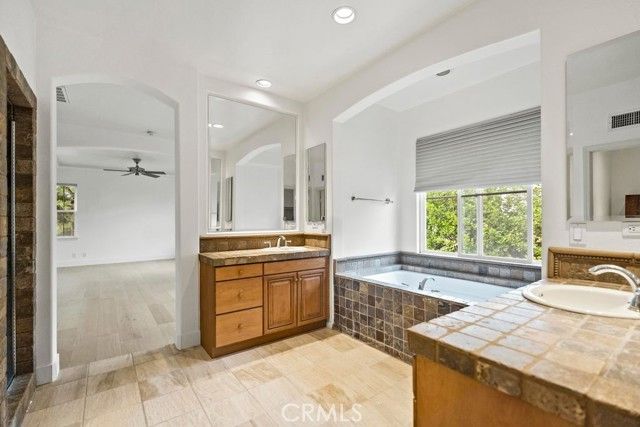 33 Modesto, Irvine, CA 92602