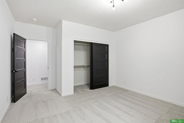 5427 N 213th Avenue, Elkhorn, NE 68022