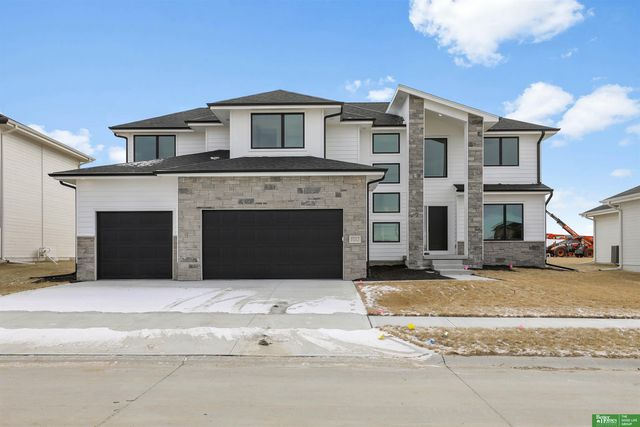 5427 N 213th Avenue, Elkhorn, NE 68022