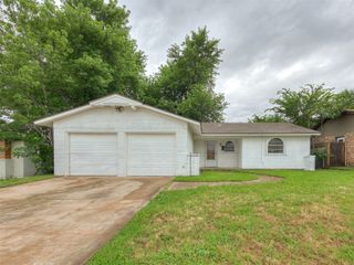 833 WILLOW BROOK Drive, Midwest City, OK 73110